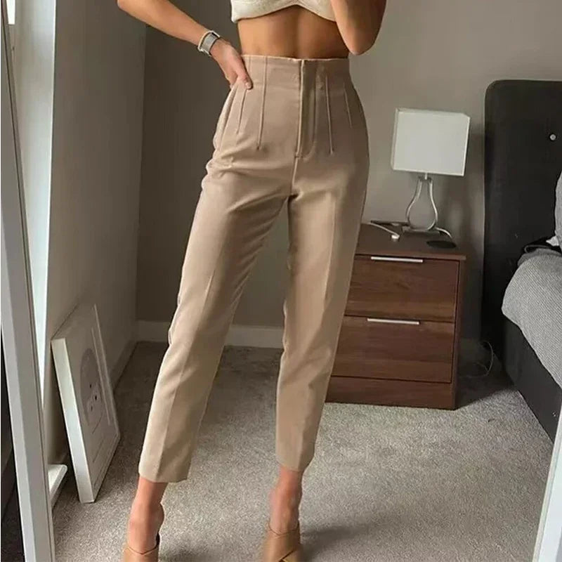 Calça modelo Zara